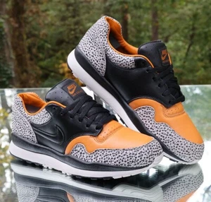 Nike Air Safari OG Black Monarch 2024 Uomo Taglia 10.5 Personalizzate HM3818-001 - Foto 1 di 13