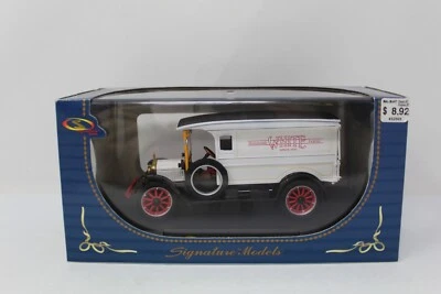 1/32 Signature Models White Logo Van In Box - Image 1 of 4