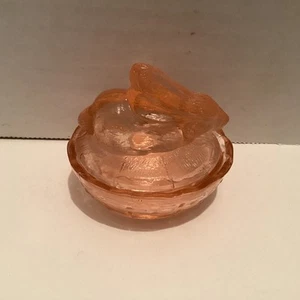 Vintage Small Rabbit on Nest Pink Glass - Picture 1 of 8