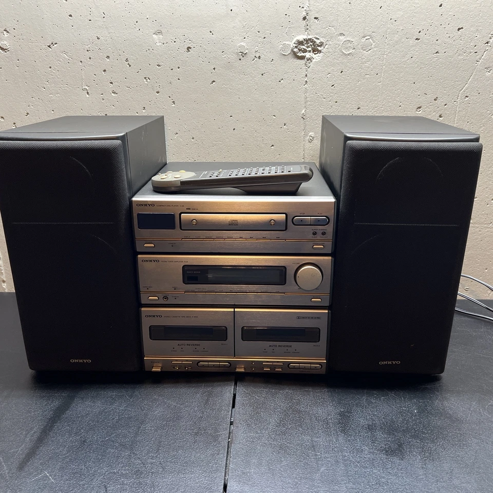 Onkyo R-05 Amplifier C-05 CD Player K-05W Tape Deck Bundle WORKS 230V EU PLUG!! - Image 1 of 4