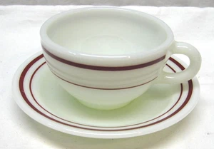 VINTAGE PYREX GESCHIRR VON CORNING "RED STRIPE" TASSE & UNTERTASSE - HERGESTELLT IN USA - Bild 1 von 3