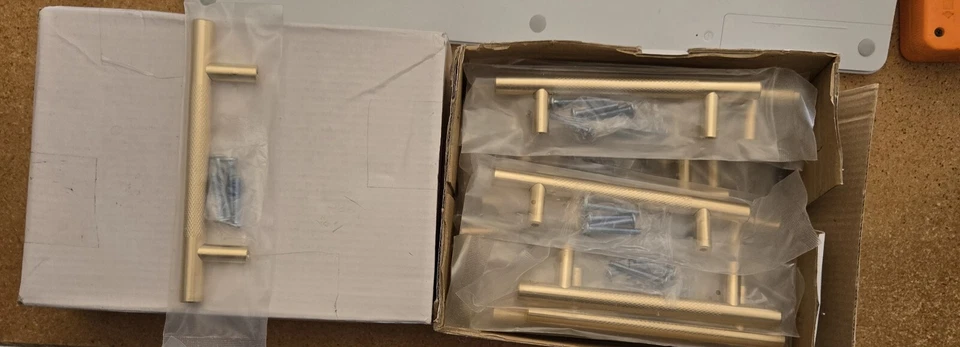 Tiradores de tiradores de gabinete de oro amarillo de 6" paquete de 19 Foto 1 de 1