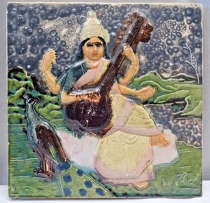 Piastrella Vintage Raja Ravi Varma Saraswati Mitologia Indiana Maiolica Art Nouveau#333 - Foto 1 di 4