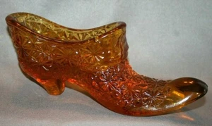 Zapato de vidrio ámbar Smith Glass Company diseño de margarita y botón 2 1/2" x 6" - Imagen 1 de 9