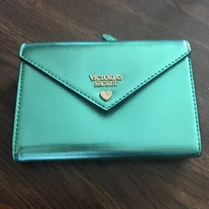 NUEVO CON ETIQUETAS Victoria's Secret Jewel Sobre Metálico Bolsa Cartera Verde - Imagen 1 de 3