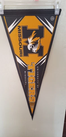 MISSOURI TIGERS SEC NCAA VINTAGE FELT PENNANT 3/25/23 Cover