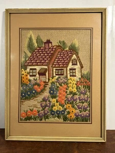 PUNTO DE CRUZ 16x12 de colección hecho a mano enmarcado en madera, casa, flores, escena rural - Imagen 1 de 8