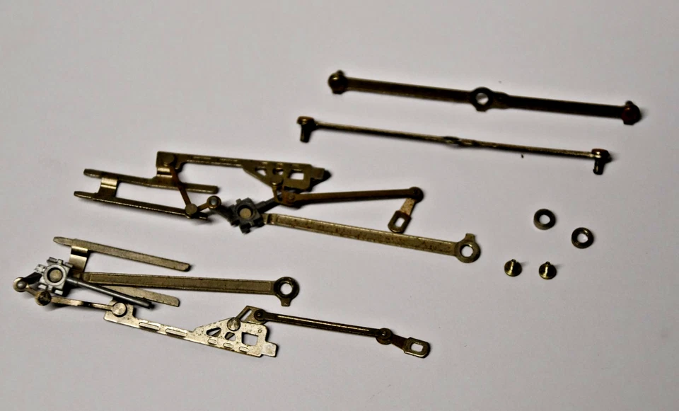 HORNBY  CON RODS AND VALVE GEAR SET FOR R066 DUCHESS OF SUTHERLAND - Image 1 of 1