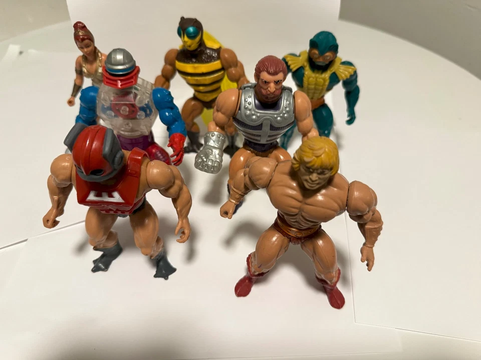 MOTU Lote 7 Figuras - He-Man, Man-At-Arms, Zodac, Roboto, Buzz-Off, Teela, Merman Foto 1 de 4