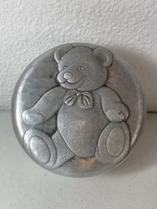 Wendell August Forge - 3,5 "x 2,25" Teddybär Aluminium Schmuckschatulle - Bild 1 von 7