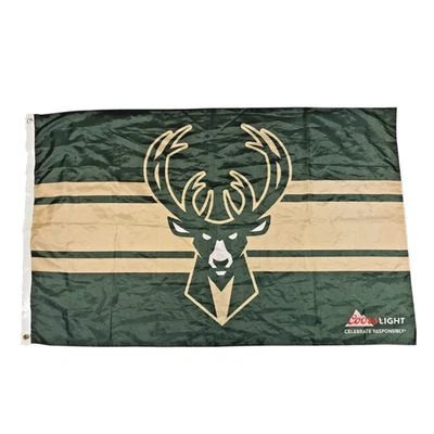 Milwaukee Bucks Coors Bandera Ligera Bandera NBA Baloncesto Cerveza Hombre Cueva Decoración 48x30 Foto 1 de 2