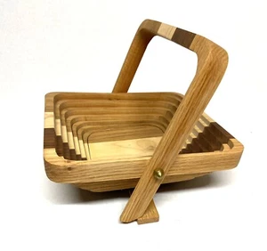 Sherwood Forest, Summersville NY - faltbarer zusammenklappbarer Holzkorb - mehrfarbiges Holz - Bild 1 von 7