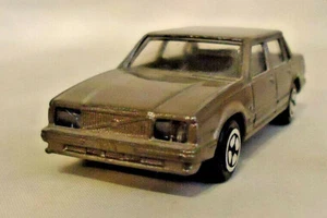 VINTAGE CORGI VOLVO 760 SEDAN 1/64 DIE CAST CAR - NEAR MINT - Picture 1 of 6