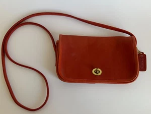 Vintage Coach Dink Crossbody - Style 942 | Made in USA | Gloved Red Leather - Bild 1 von 12
