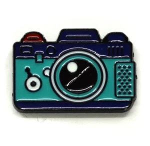 Prendedor de esmalte de metal negro aguamarina blanco para cámara de dibujos animados - Imagen 1 de 2