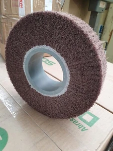 RUEDA SOLAPA NO TEJIDA 8" X 2" CON 76mm DIÁMETRO ABIERTO - VARIOS GRANOS - Imagen 1 de 2