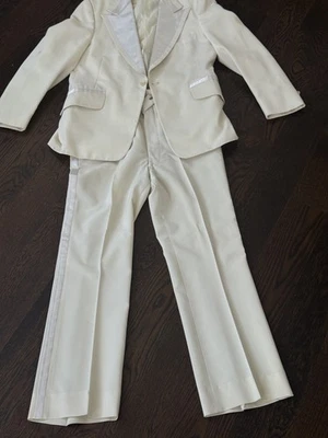 De Colección Años 70 Blanco Cremoso Poliéster Esmoquin Pantalones Disco Traje 42 Chaqueta 36 Pantalones Foto 1 de 4