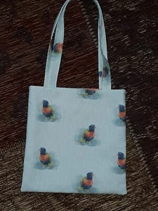 HANDGEMACHTE KINDERTASCHE IM PAPAGEIEN-DESIGN BAUMWOLLREICHER LEINENSTOFF - 9" x 9" - Bild 1 von 4