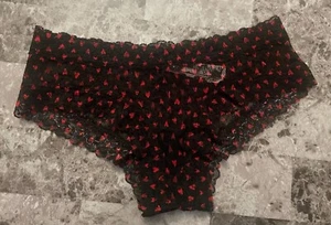 NWT VICTORIA'S SECRET BLACK RED HEART VALENTINE'S DAY LACE CHEEKY PANTIES - Picture 1 of 3
