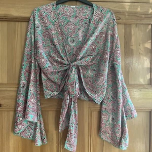 BNWOT Gorgeous70’s Silk Top Shrug Bolero Cropped Hippie Festival Boho Retro - Picture 1 of 5