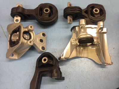 Motor Mount & Auto Trans Mount Set 5PCS for 2007-2011 Honda CR-V 2.4L 4WD - Image 1 of 4
