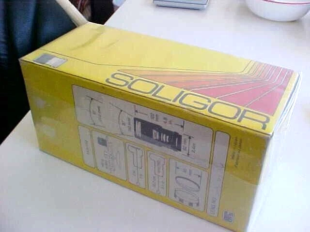 Soligor NOS Konica AR mt. 80-200mm f4 macro lens (bx 33) - Image 1 of 1