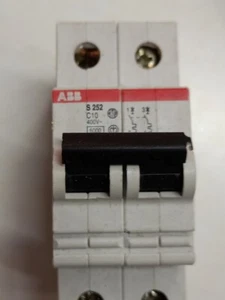 INTERRUTTORE MAGNETOTERMICO ABB S252-6A -S252-10A-S252-32A-S252-40A-S252-50A - Imagen 1 de 10