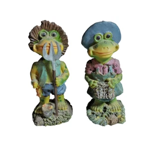 Farmer Frog & Wife Resin Figures 5" Tall Pitchfork Straw Hat Basket GardenDecor - Picture 1 of 12