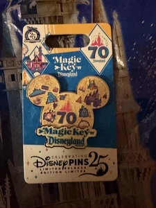 Prendedor Disneyland Magic Key 70 Aniversario Edición Limitada En Mano NUEVO - Imagen 1 de 1