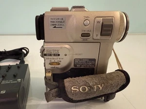 Videocámara Sony Handycam DCR-PC1 Mini DV SIN batería pero funciona (buen estado) - Imagen 1 de 7