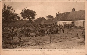 AK OFFIZIELLES KRIEGSFOTO DURSTIGE DEUTSCHE KRIEGSGEFANGENE - Bild 1 von 2