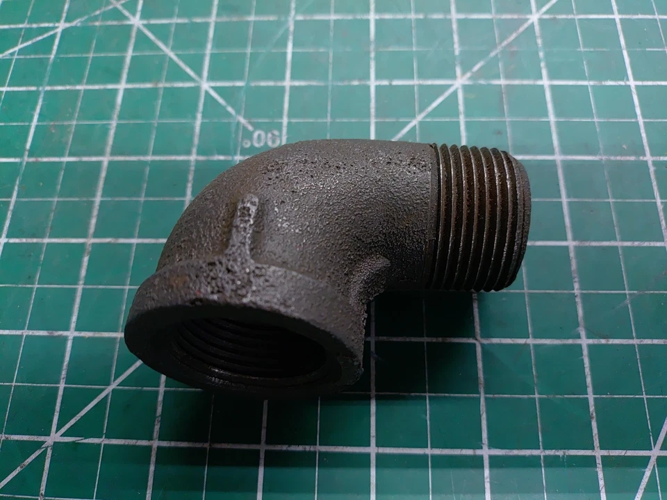 Malleable Black Iron 90° Street Elbow 1" NPT Fitting Class 150 - Image 1 of 1