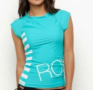 ROXY SPF50 Hot Chip protección contra erupciones NUEVO SIN ETIQUETAS Camisa de baño Aqua con logotipo y rayas - Imagen 1 de 7