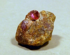 Feine Stufe mit roten ZIRKON Edelstein Kristallen Pakistan Zircon precious stone - Bild 1 von 6