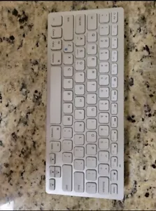 Battery Powered Bluetooth Keyboard - Picture 1 of 3