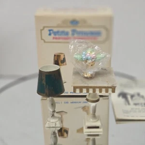 Set tavolo piedistallo mobili casa delle bambole fantasia vintage Ideal Petite Princess nuovo con scatola - Foto 1 di 16