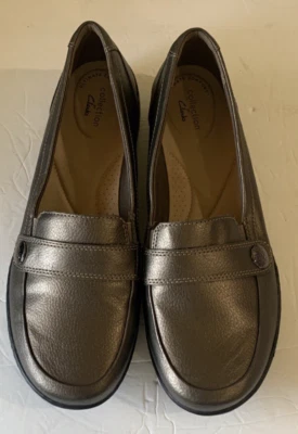 Mocasines sin cordones Collection by Clarks Cora Daisy bronce metálico para mujer talla 9,5 W Foto 1 de 4