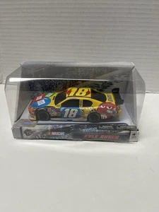 Coche/diecast amarillo círculo ganador Kyle Busch #18 M&M's 1:43/2010. ¡Envío gratis! - Imagen 1 de 3