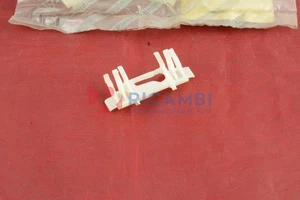 MOLLETTA FISSAGGIO MODANATURA TETTUCCIO ALFA ROMEO 166 - ALFA ROMEO 60613453 - Picture 1 of 4