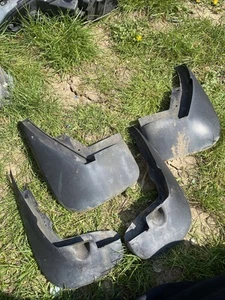 Ford Focus Mk1 Saloon Genuine Ford Mud Flaps Front And Rear - Picture 1 of 7
