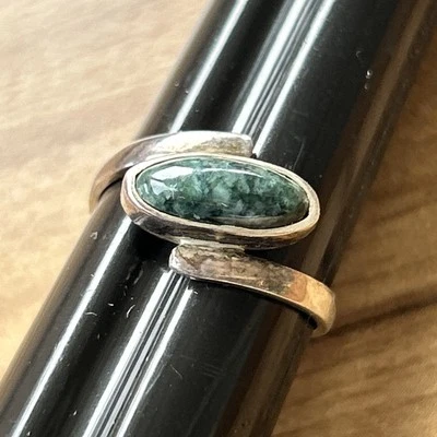 Vtg  925 Sterling silver Bipass Ring Brazilian Emerald? sz 6.5 Dainty - Изображение 1 из 4