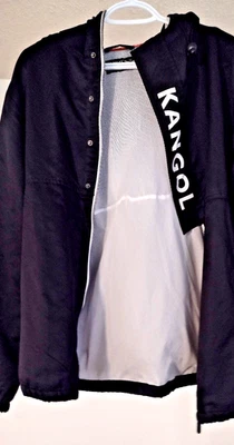 Chaqueta cortavientos Kangol negra - mediana - ligeramente usada  Foto 1 de 4