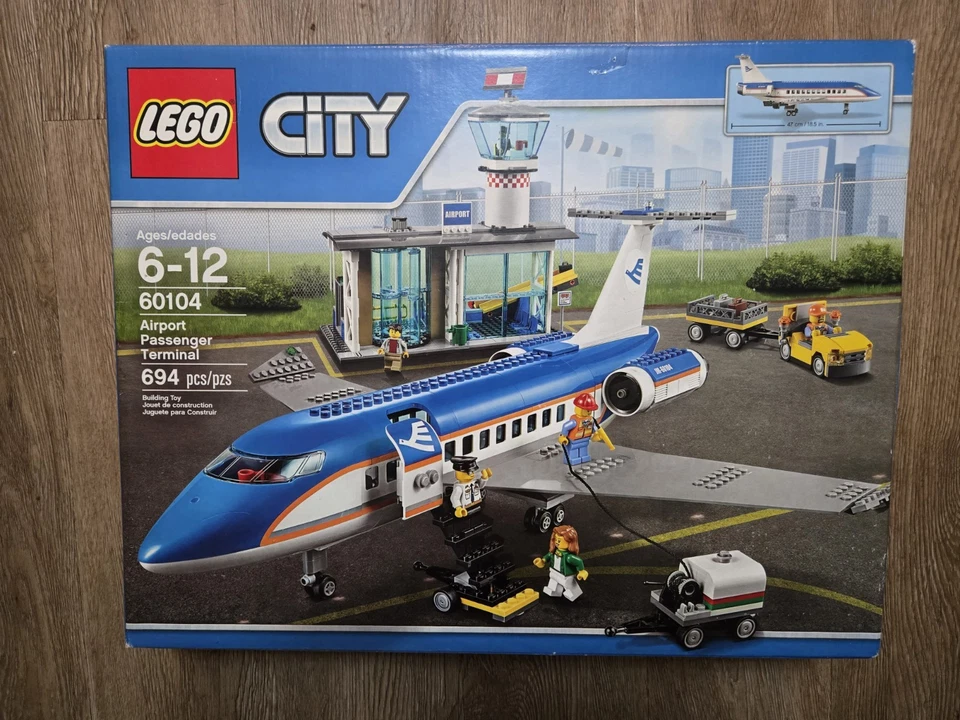 LEGO City 60104 Airport Passenger Terminal New Retired Sealed Building Set - Image 1 of 4