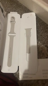 Apple Watch Series 8 41mm Silver Case with Starlight Sports Band (GPS +... - Afbeelding 1 van 3