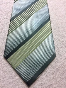 KENNETH COLE MENS TIE SHADES OF GREEN AND GRAY 3.75 X 58  - Picture 1 of 4