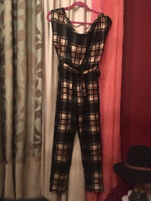 Macacão Boohoo novo com etiquetas tamanho 4 - Imagem 1 de 2