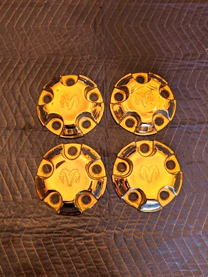 Dodge Ram 1500 2002-07 tapa central cromada OEM Mopar 5845973 juego de 4 usados Foto 1 de 4