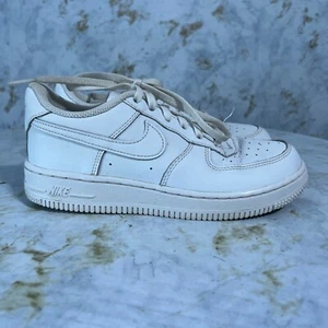Nike Air Force 1 Jugend Kinder Größe 2Y Schuhe dreifach weiß niedrig Freizeit Turnschuhe - Bild 1 von 12
