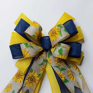 Girasoles amarillos con lazo azul marino - Imagen 1 de 2