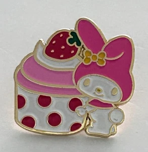 Hello Kitty My Melody Emaille Anstecknadel Erdbeere Cupcake Sanrio 2021 - Bild 1 von 3